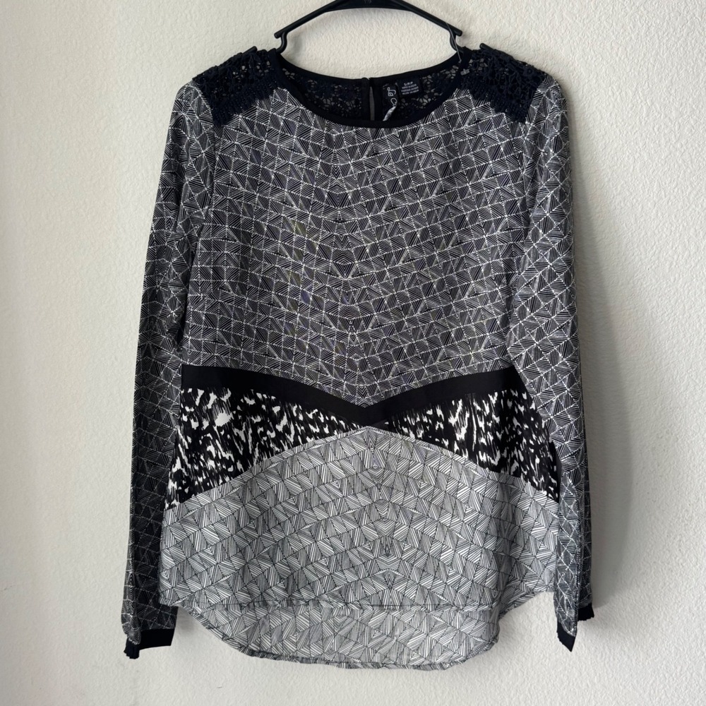 La Classe Couture Black White Geometric Mixed Print Crochet Lace Blouse Small
